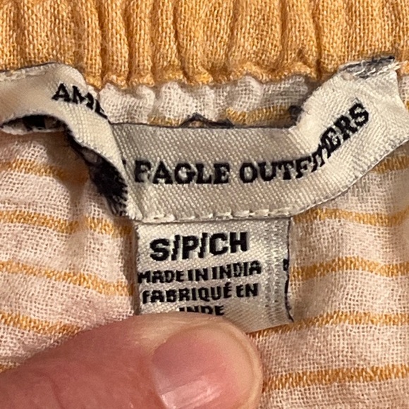 American Eagle Ruffled Off shoulder tops size  small  features 2 different ones - Picture 7 of 13